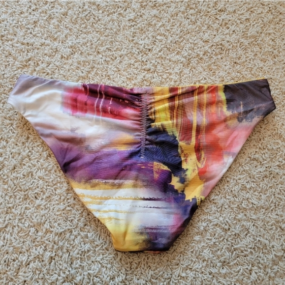 BECCA Bikini Bottom Paint Print Reversible Ruched Booty Size Large NWT - Picture 5 of 9
